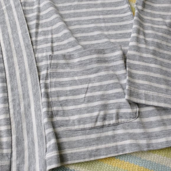 ⭐ GAP gray/white striped knit cardi Small - Picture 5 of 10